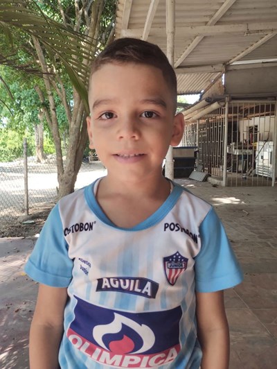 Ayude a Jheiber Jose apadrinándole hoy. El apadrinamiento es una experiencia hermosa y gratificante.