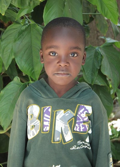 Help Lapson by becoming a child sponsor. Sponsoring a child is a rewarding and heartwarming experience.