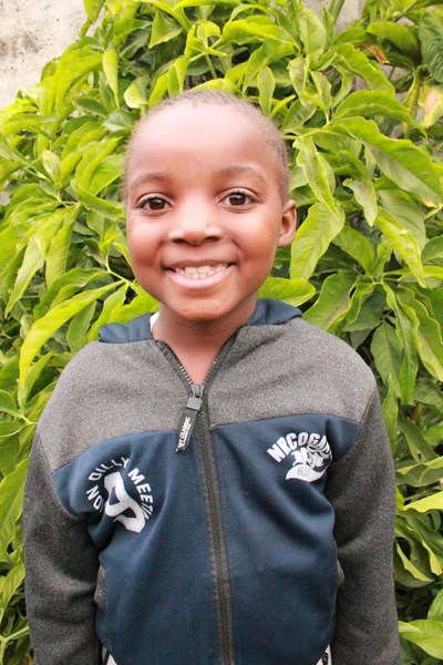 Help Sipiwe by becoming a child sponsor. Sponsoring a child is a rewarding and heartwarming experience.