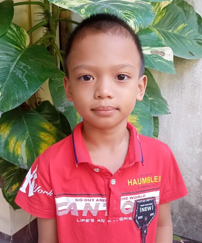 Help Rhenz C. by becoming a child sponsor. Sponsoring a child is a rewarding and heartwarming experience.