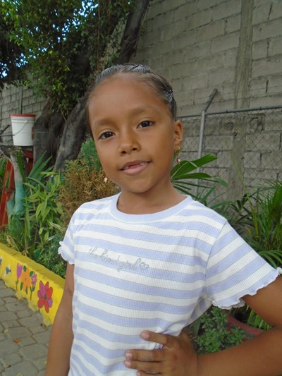 Help Alina Arlett by becoming a child sponsor. Sponsoring a child is a rewarding and heartwarming experience.