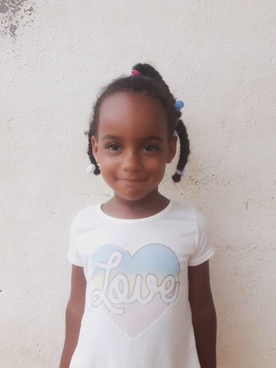 Help Erianny by becoming a child sponsor. Sponsoring a child is a rewarding and heartwarming experience.