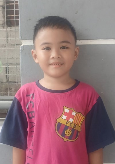 Help Ronnie S. by becoming a child sponsor. Sponsoring a child is a rewarding and heartwarming experience.