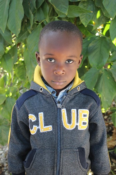 Help Felix by becoming a child sponsor. Sponsoring a child is a rewarding and heartwarming experience.