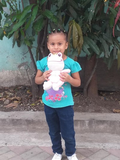 Help Karolayns Samantha by becoming a child sponsor. Sponsoring a child is a rewarding and heartwarming experience.