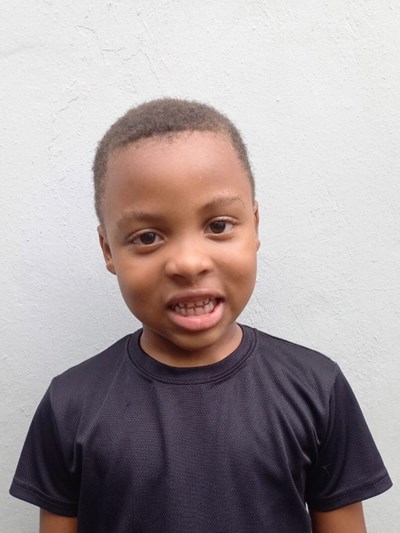 Help Albert by becoming a child sponsor. Sponsoring a child is a rewarding and heartwarming experience.