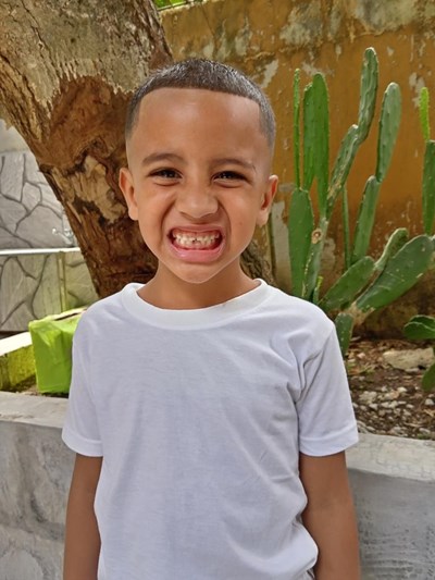 Help Edilson Emanuel by becoming a child sponsor. Sponsoring a child is a rewarding and heartwarming experience.