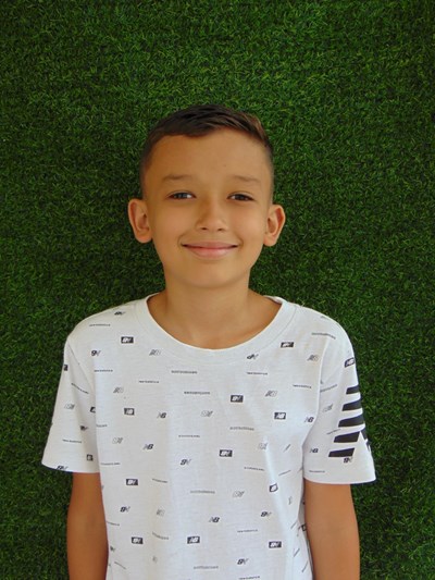 Help Arian Mateo by becoming a child sponsor. Sponsoring a child is a rewarding and heartwarming experience.