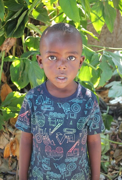 Help Dickson Stephen by becoming a child sponsor. Sponsoring a child is a rewarding and heartwarming experience.