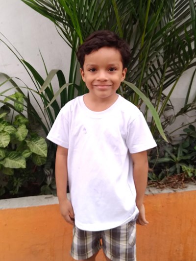 Help Roberto Emmanuel by becoming a child sponsor. Sponsoring a child is a rewarding and heartwarming experience.