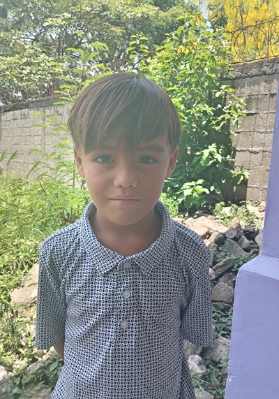 Ayude a Nathan Abdiel apadrinándole hoy. El apadrinamiento es una experiencia hermosa y gratificante.