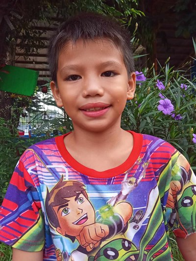 Help Florenzce S. by becoming a child sponsor. Sponsoring a child is a rewarding and heartwarming experience.