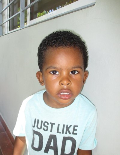 Help Emanuel by becoming a child sponsor. Sponsoring a child is a rewarding and heartwarming experience.