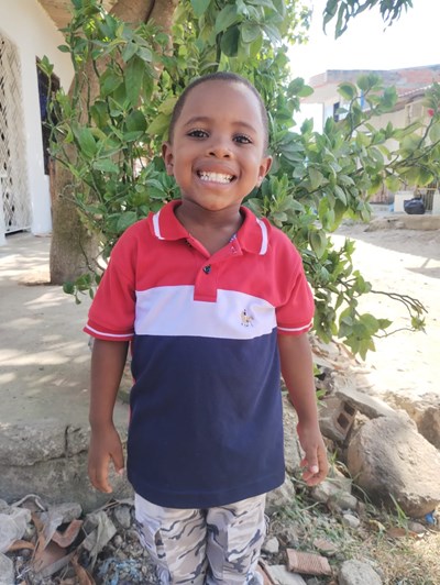 Help Ian David by becoming a child sponsor. Sponsoring a child is a rewarding and heartwarming experience.