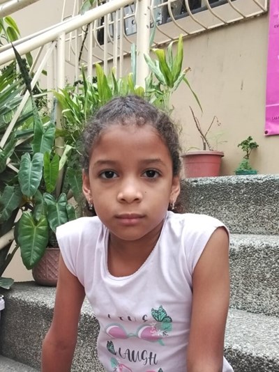 Ayude a Aramis Samantha apadrinándole hoy. El apadrinamiento es una experiencia hermosa y gratificante.