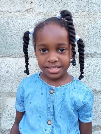Help Yeliza Mariel by becoming a child sponsor. Sponsoring a child is a rewarding and heartwarming experience.