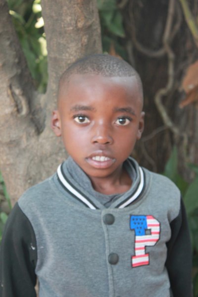 Help Shadreck by becoming a child sponsor. Sponsoring a child is a rewarding and heartwarming experience.