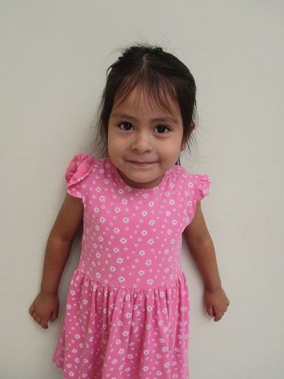 Ayude a Thais Esmeralda apadrinándole hoy. El apadrinamiento es una experiencia hermosa y gratificante.