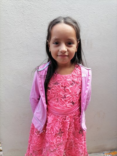 Ayude a Maryuri Vanessa apadrinándole hoy. El apadrinamiento es una experiencia hermosa y gratificante.