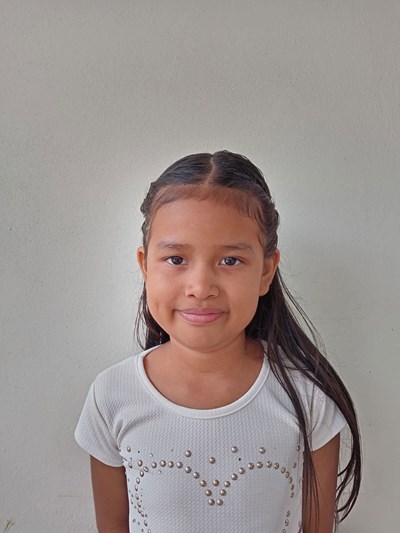 Ayude a Ester Abigail apadrinándole hoy. El apadrinamiento es una experiencia hermosa y gratificante.