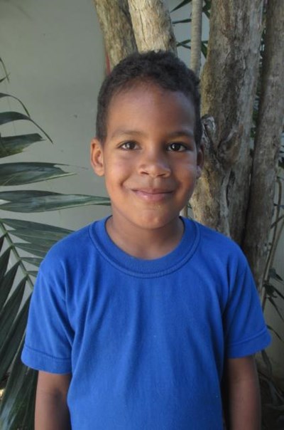 Help Darlin by becoming a child sponsor. Sponsoring a child is a rewarding and heartwarming experience.