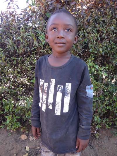 Help Lommy by becoming a child sponsor. Sponsoring a child is a rewarding and heartwarming experience.