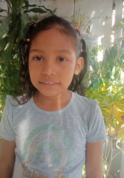 Ayude a Andrea Camila apadrinándole hoy. El apadrinamiento es una experiencia hermosa y gratificante.