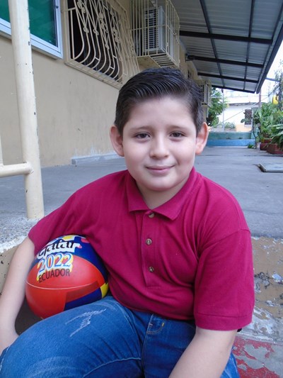 Help Eliseo Emanuel by becoming a child sponsor. Sponsoring a child is a rewarding and heartwarming experience.