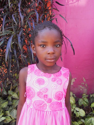 Help Gloria by becoming a child sponsor. Sponsoring a child is a rewarding and heartwarming experience.