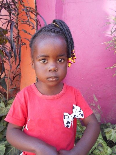 Help Miatra by becoming a child sponsor. Sponsoring a child is a rewarding and heartwarming experience.