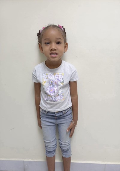 Help Samantha by becoming a child sponsor. Sponsoring a child is a rewarding and heartwarming experience.