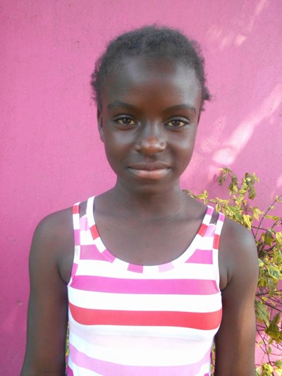 Help Edina Chileshe by becoming a child sponsor. Sponsoring a child is a rewarding and heartwarming experience.