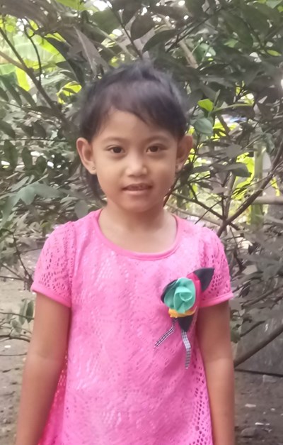 Help Xia Amber B. by becoming a child sponsor. Sponsoring a child is a rewarding and heartwarming experience.