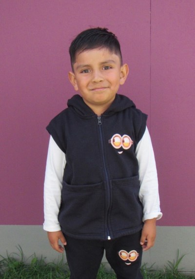Help Ian Darek by becoming a child sponsor. Sponsoring a child is a rewarding and heartwarming experience.