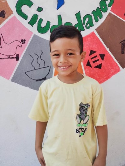 Ayude a Jeidan Yasser apadrinándole hoy. El apadrinamiento es una experiencia hermosa y gratificante.