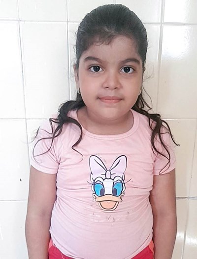 Ayude a Angely Sofia apadrinándole hoy. El apadrinamiento es una experiencia hermosa y gratificante.
