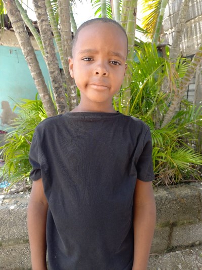 Help Heiden Antonio by becoming a child sponsor. Sponsoring a child is a rewarding and heartwarming experience.