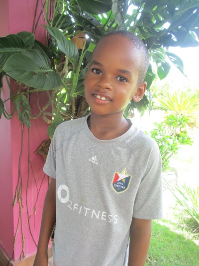 Help Elian Javier by becoming a child sponsor. Sponsoring a child is a rewarding and heartwarming experience.