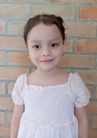 Help Eliany Nazareth by becoming a child sponsor. Sponsoring a child is a rewarding and heartwarming experience.