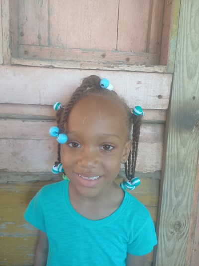 Help Helen Elizabeth by becoming a child sponsor. Sponsoring a child is a rewarding and heartwarming experience.