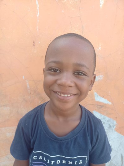 Help Roniel by becoming a child sponsor. Sponsoring a child is a rewarding and heartwarming experience.