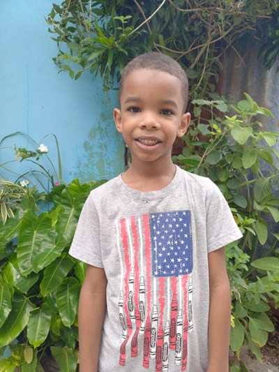 Help Francis Javier by becoming a child sponsor. Sponsoring a child is a rewarding and heartwarming experience.