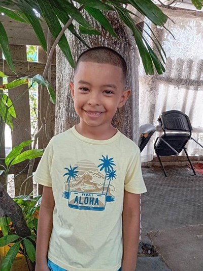Ayude a Dylan Gael apadrinándole hoy. El apadrinamiento es una experiencia hermosa y gratificante.