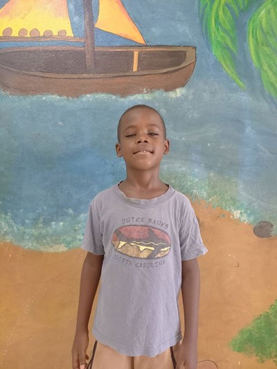 Help Andreuri by becoming a child sponsor. Sponsoring a child is a rewarding and heartwarming experience.