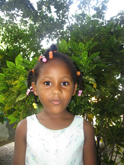 Help Victoria by becoming a child sponsor. Sponsoring a child is a rewarding and heartwarming experience.