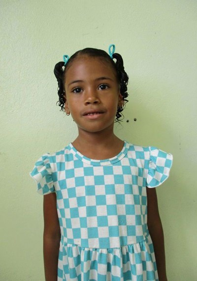 Help Lusanny by becoming a child sponsor. Sponsoring a child is a rewarding and heartwarming experience.