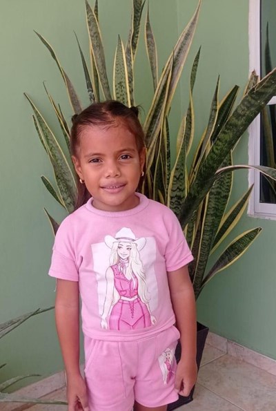 Help Imara Sharith by becoming a child sponsor. Sponsoring a child is a rewarding and heartwarming experience.