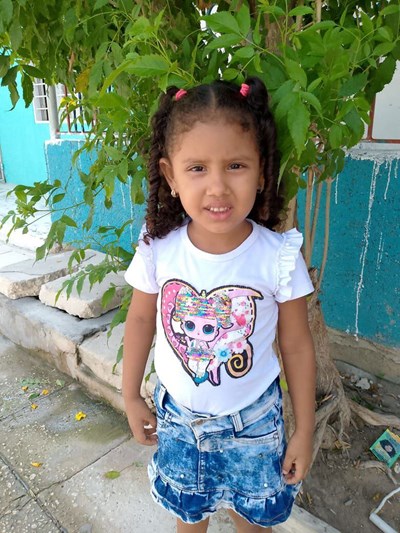 Help Yenireth Sophia by becoming a child sponsor. Sponsoring a child is a rewarding and heartwarming experience.