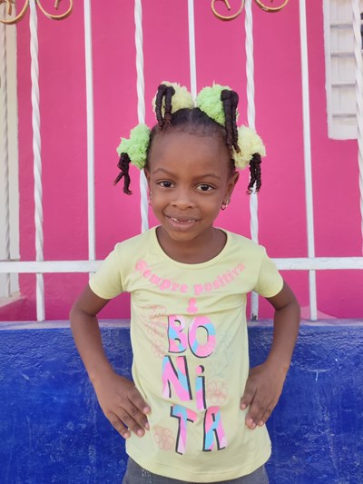 Help Eliz Fernanda by becoming a child sponsor. Sponsoring a child is a rewarding and heartwarming experience.