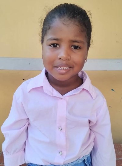 Help Doriana by becoming a child sponsor. Sponsoring a child is a rewarding and heartwarming experience.
